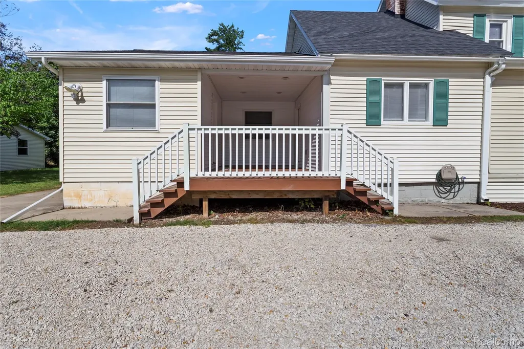 113 W Polly Street Perry City MI 48872