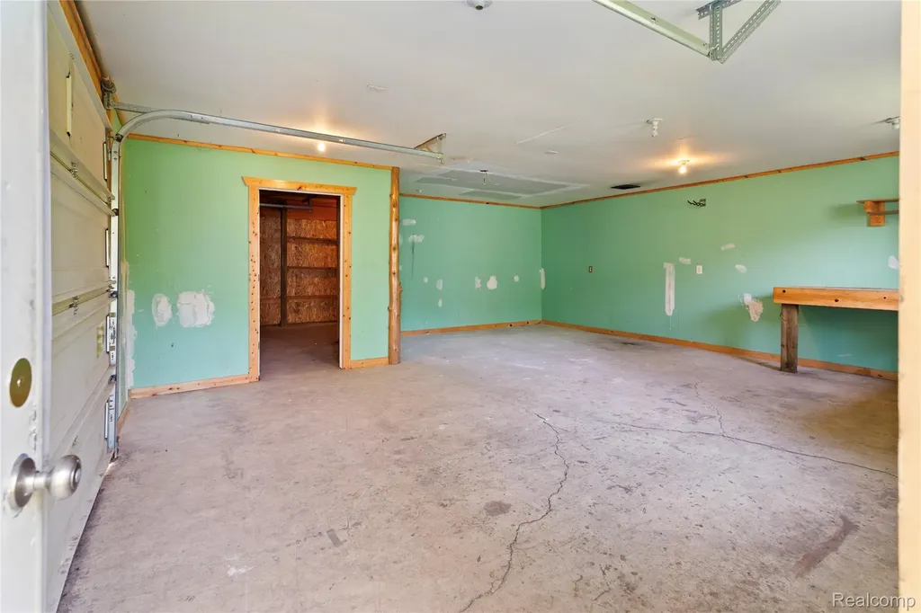 113 W Polly Street Perry City MI 48872