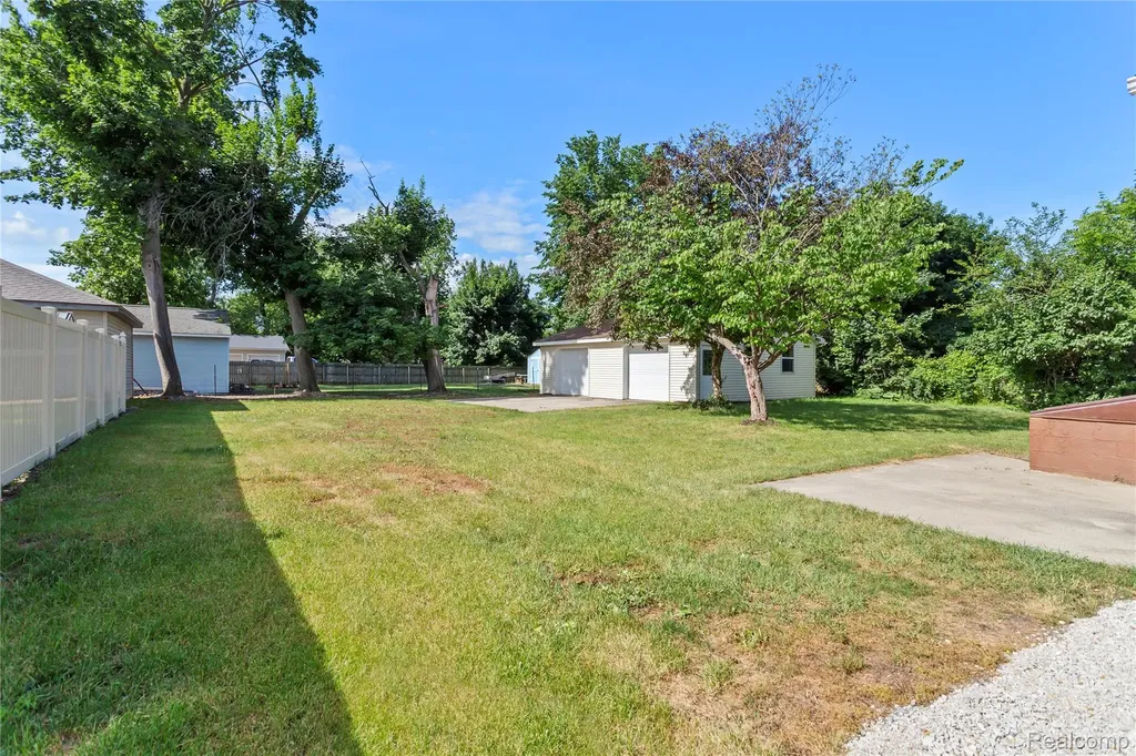 113 W Polly Street Perry City MI 48872