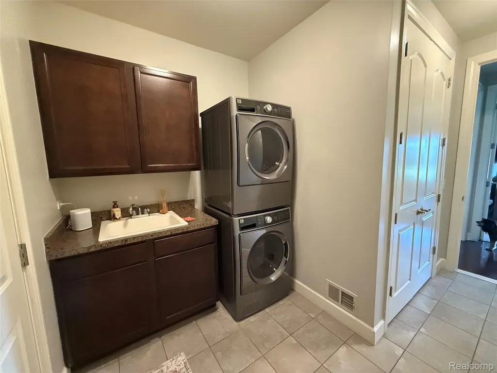 58626 Valley View Drive Washington Township MI 48094