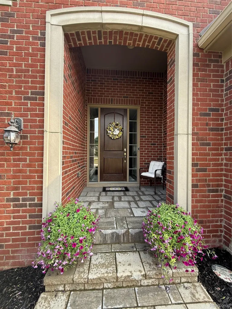 58626 Valley View Drive Washington Township MI 48094