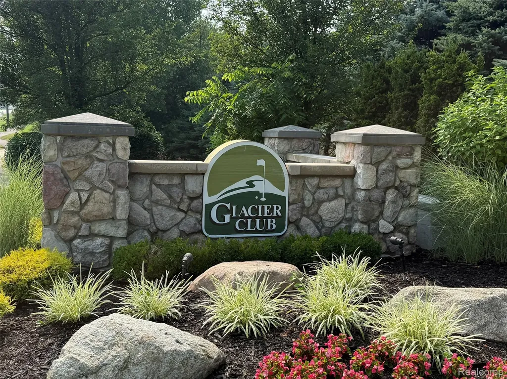 58626 Valley View Drive Washington Township MI 48094