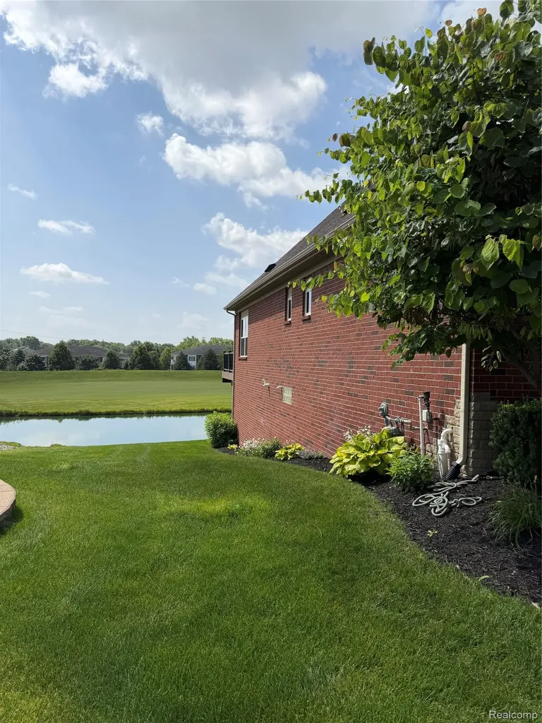 58626 Valley View Drive Washington Township MI 48094