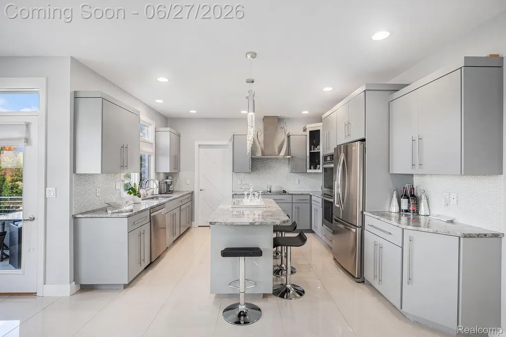 6535 Pond Drive Washington Township MI 48094