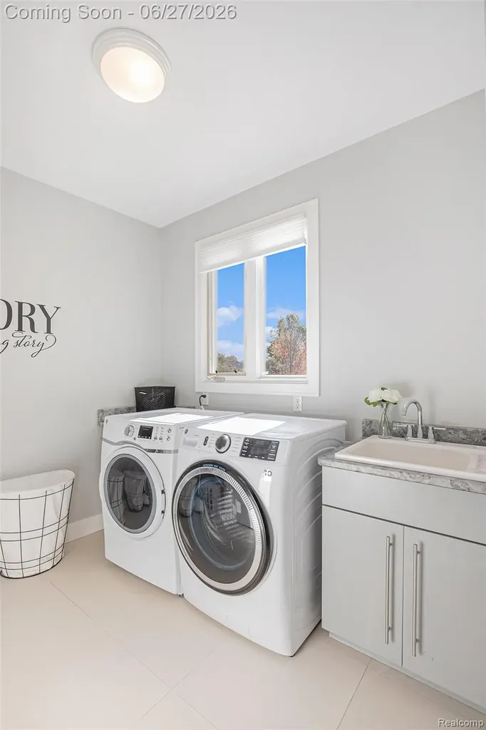 6535 Pond Drive Washington Township MI 48094