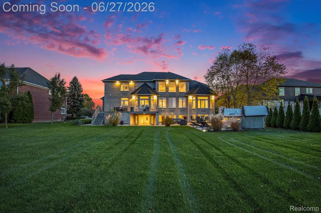6535 Pond Drive Washington Township MI 48094