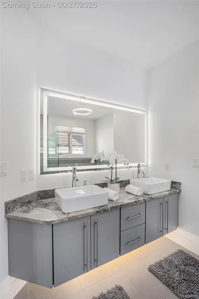 6535 Pond Drive Washington Township MI 48094