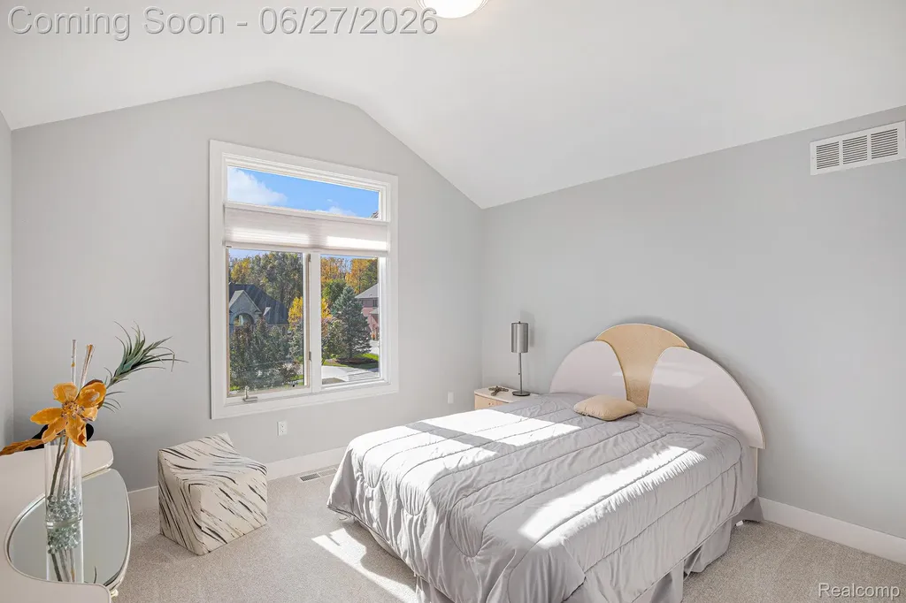 6535 Pond Drive Washington Township MI 48094