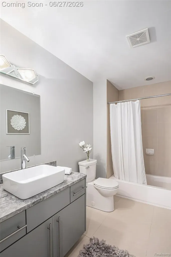 6535 Pond Drive Washington Township MI 48094