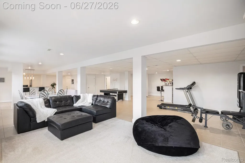6535 Pond Drive Washington Township MI 48094