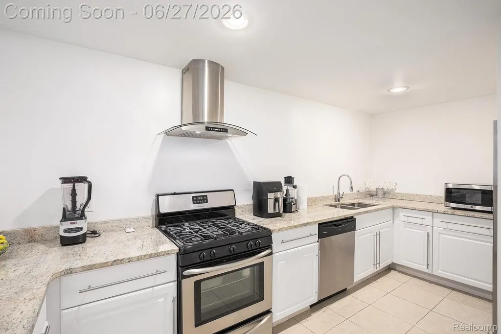 6535 Pond Drive Washington Township MI 48094