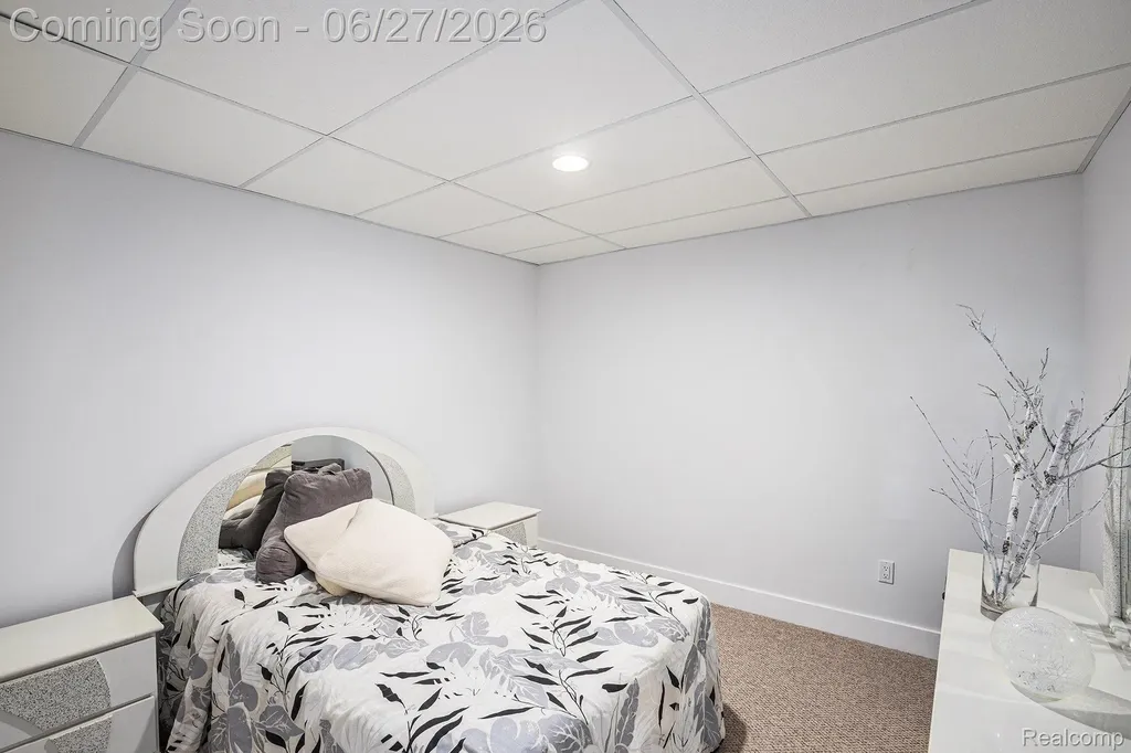 6535 Pond Drive Washington Township MI 48094