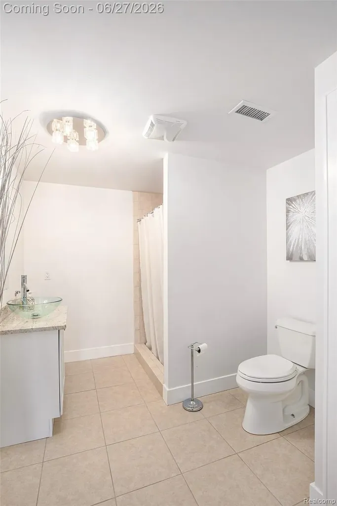 6535 Pond Drive Washington Township MI 48094