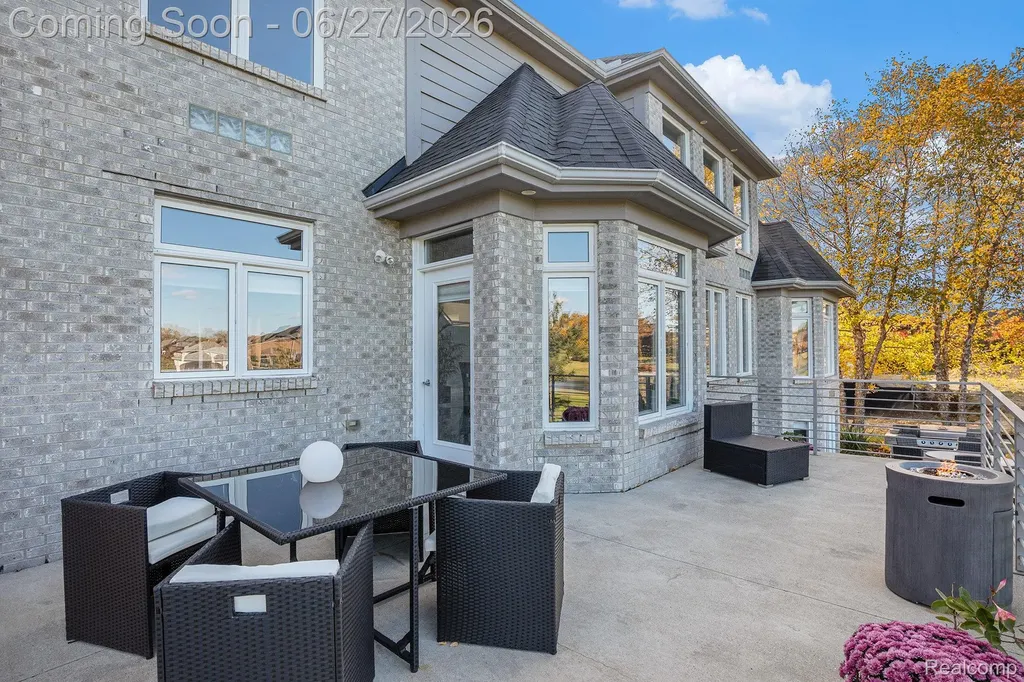 6535 Pond Drive Washington Township MI 48094