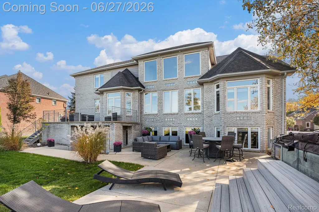 6535 Pond Drive Washington Township MI 48094