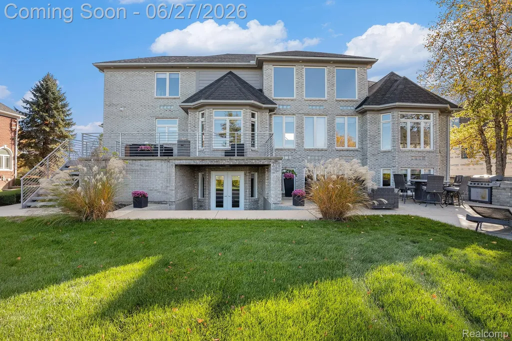 6535 Pond Drive Washington Township MI 48094
