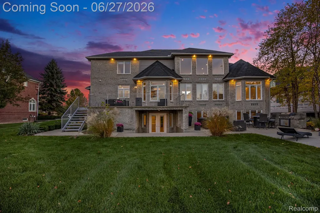 6535 Pond Drive Washington Township MI 48094