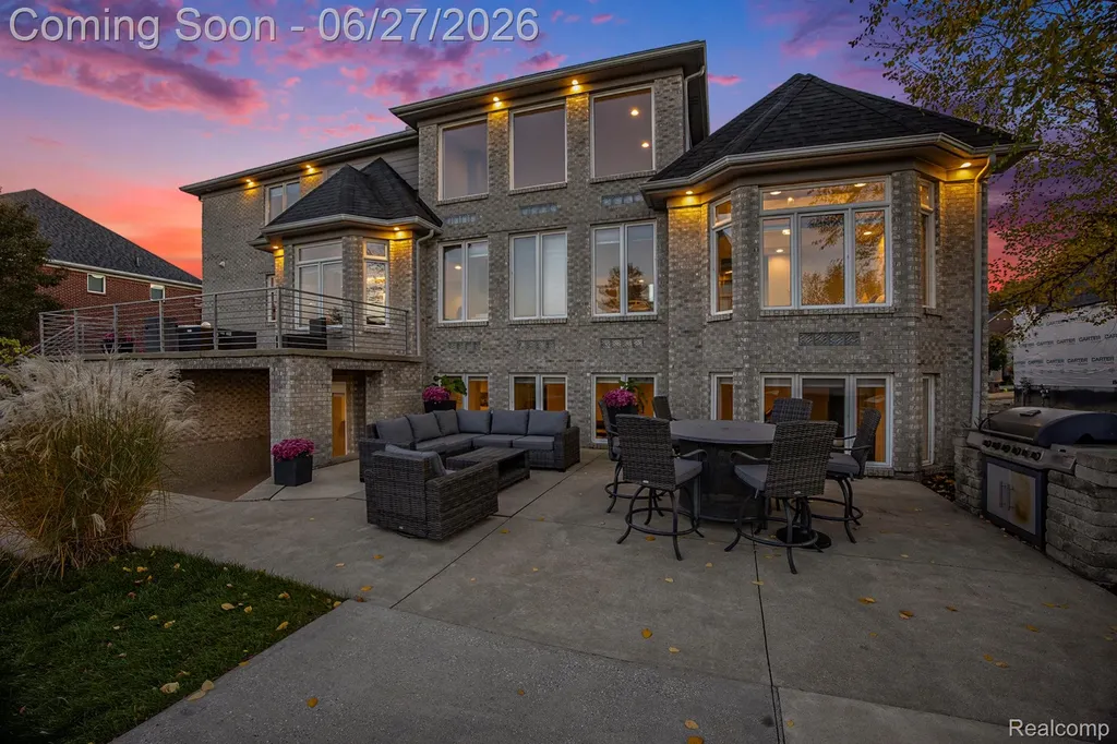 6535 Pond Drive Washington Township MI 48094