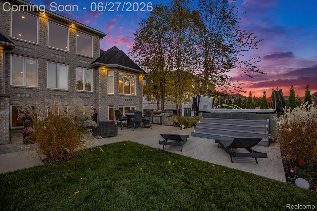 6535 Pond Drive Washington Township MI 48094