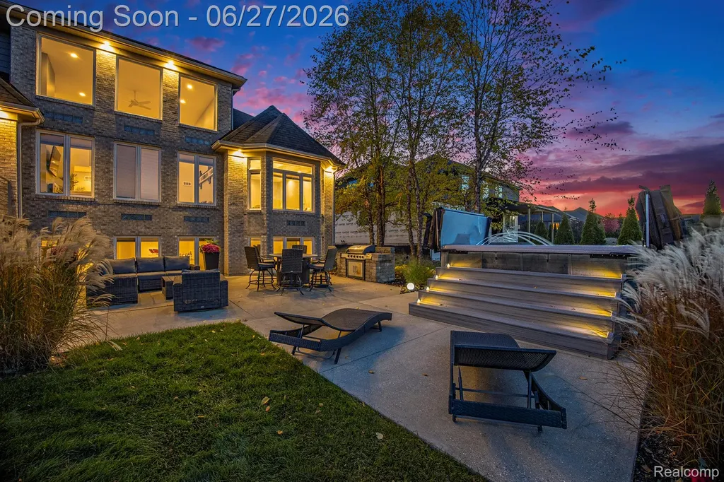 6535 Pond Drive Washington Township MI 48094