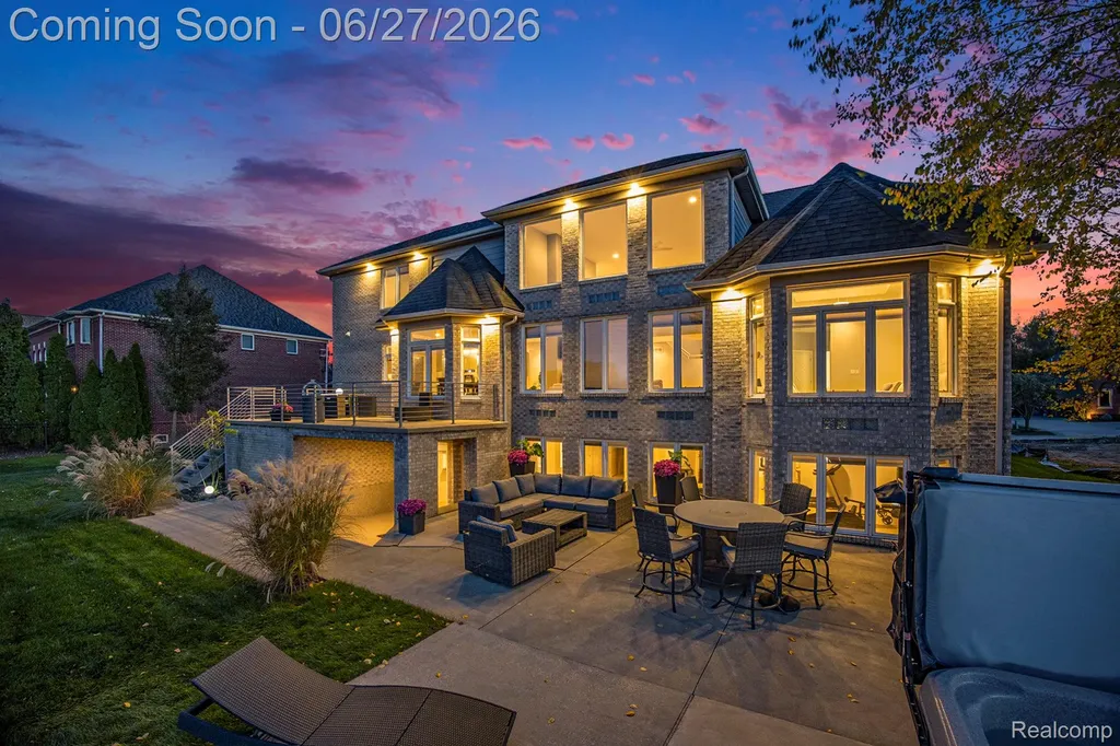 6535 Pond Drive Washington Township MI 48094