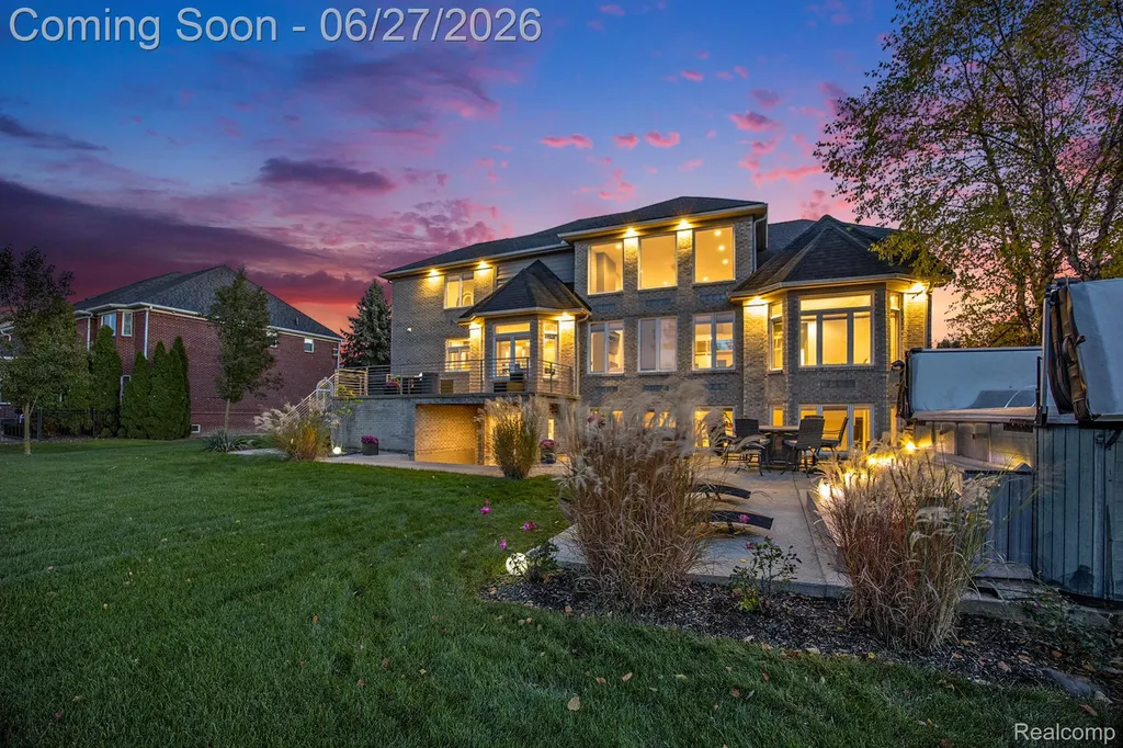 6535 Pond Drive Washington Township MI 48094