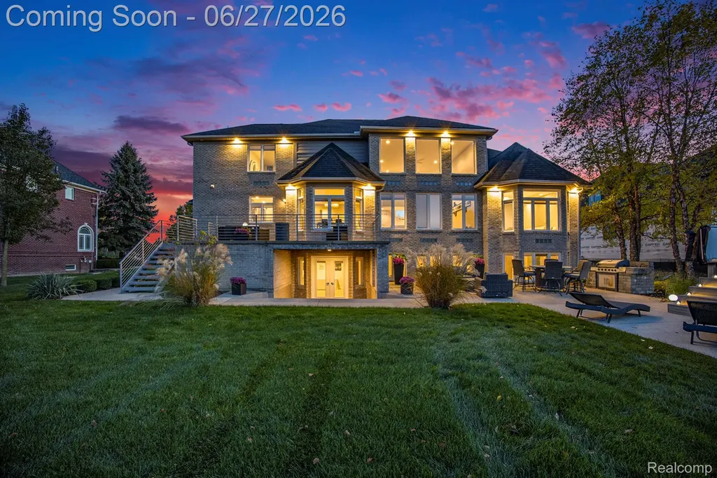 6535 Pond Drive Washington Township MI 48094