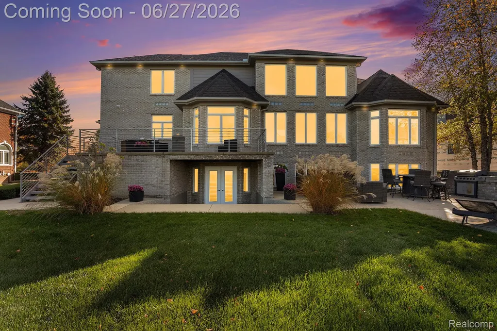 6535 Pond Drive Washington Township MI 48094