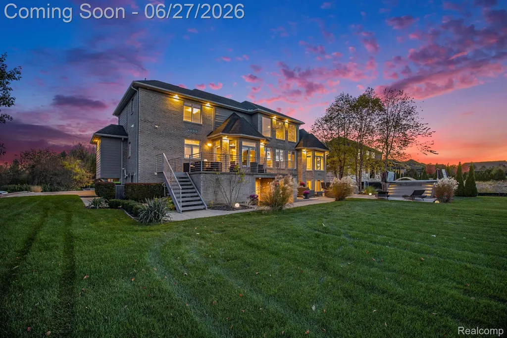 6535 Pond Drive Washington Township MI 48094