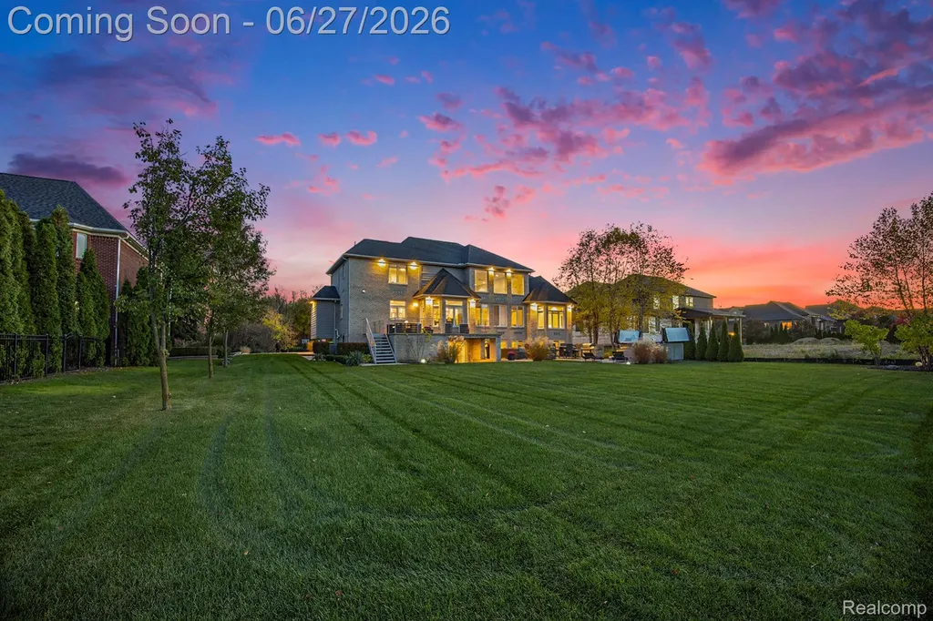 6535 Pond Drive Washington Township MI 48094