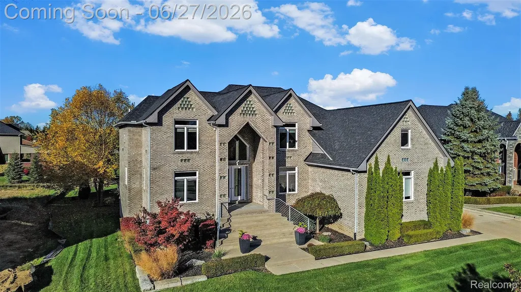 6535 Pond Drive Washington Township MI 48094