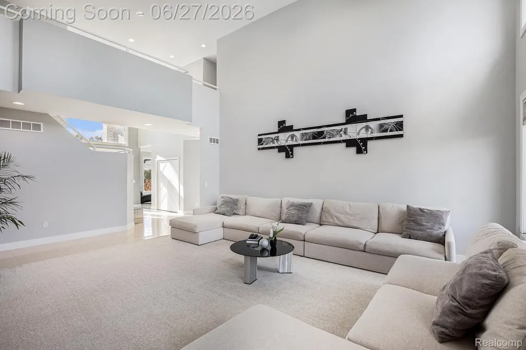 6535 Pond Drive Washington Township MI 48094