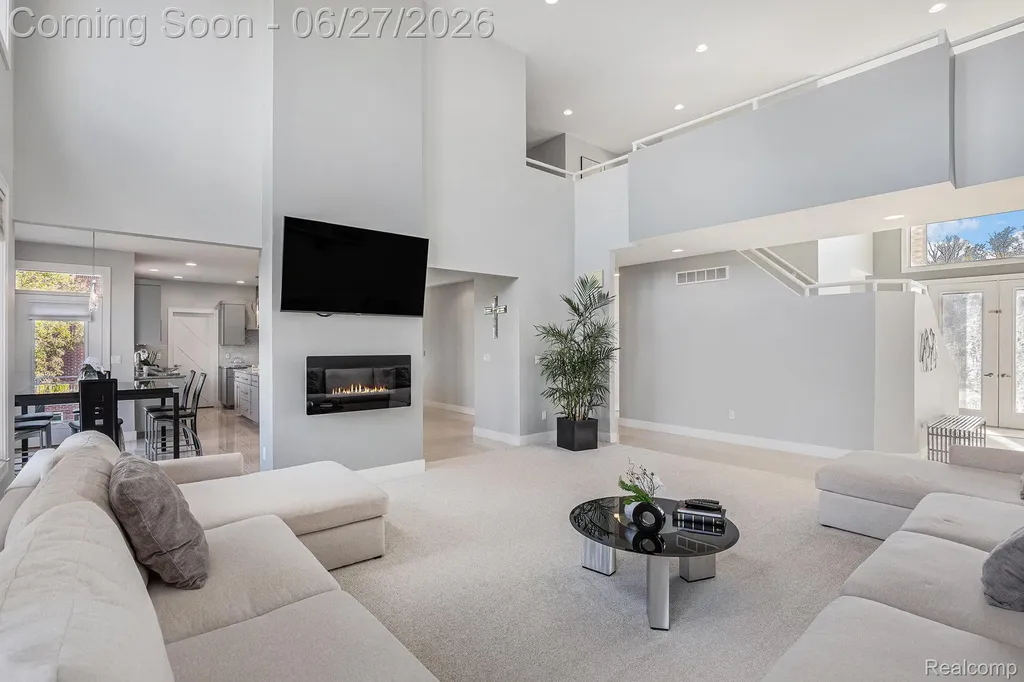 6535 Pond Drive Washington Township MI 48094