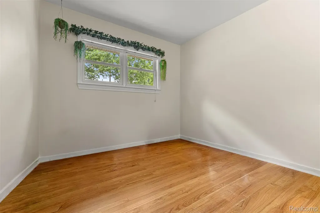 27240 W Pleasant Ridge Street Dearborn Heights City MI 48127