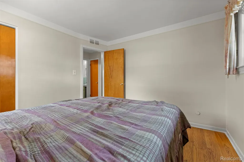 27240 W Pleasant Ridge Street Dearborn Heights City MI 48127