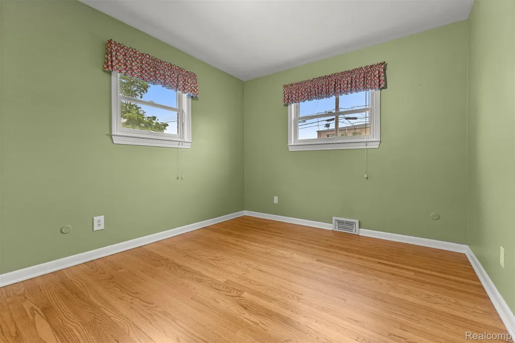 27240 W Pleasant Ridge Street Dearborn Heights City MI 48127