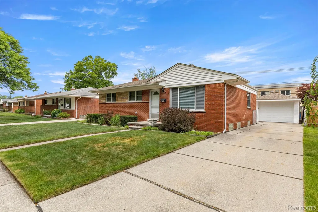 27240 W Pleasant Ridge Street Dearborn Heights City MI 48127