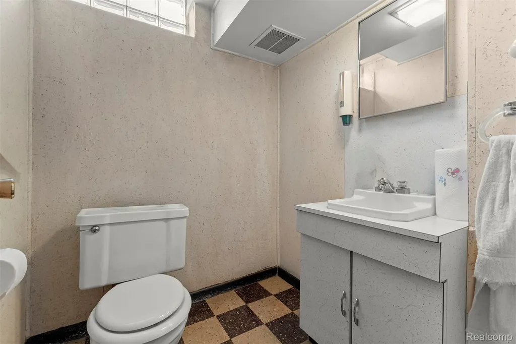 27240 W Pleasant Ridge Street Dearborn Heights City MI 48127