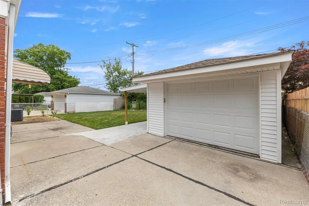 27240 W Pleasant Ridge Street Dearborn Heights City MI 48127