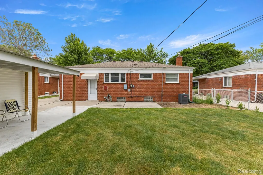 27240 W Pleasant Ridge Street Dearborn Heights City MI 48127