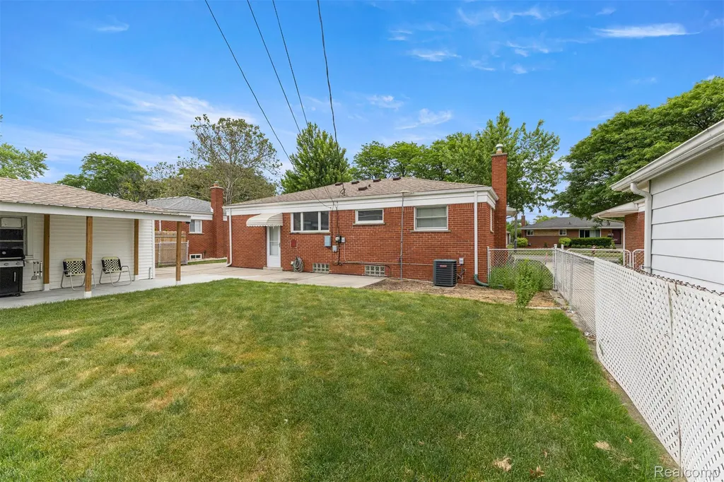 27240 W Pleasant Ridge Street Dearborn Heights City MI 48127