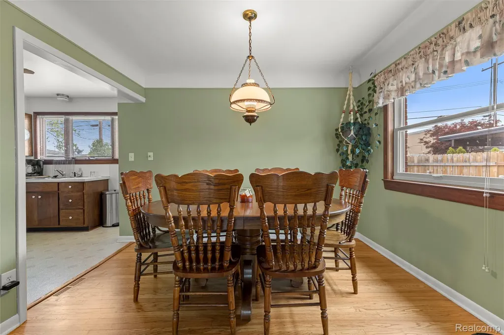 27240 W Pleasant Ridge Street Dearborn Heights City MI 48127