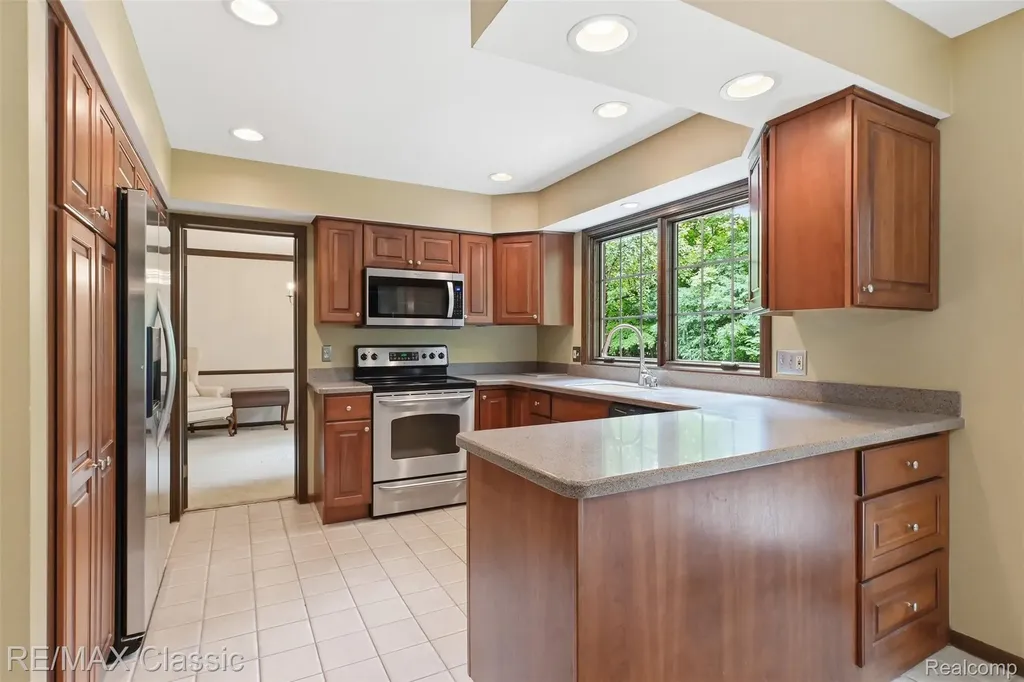 45451 Woodleigh Way Plymouth Charter Township MI 48170