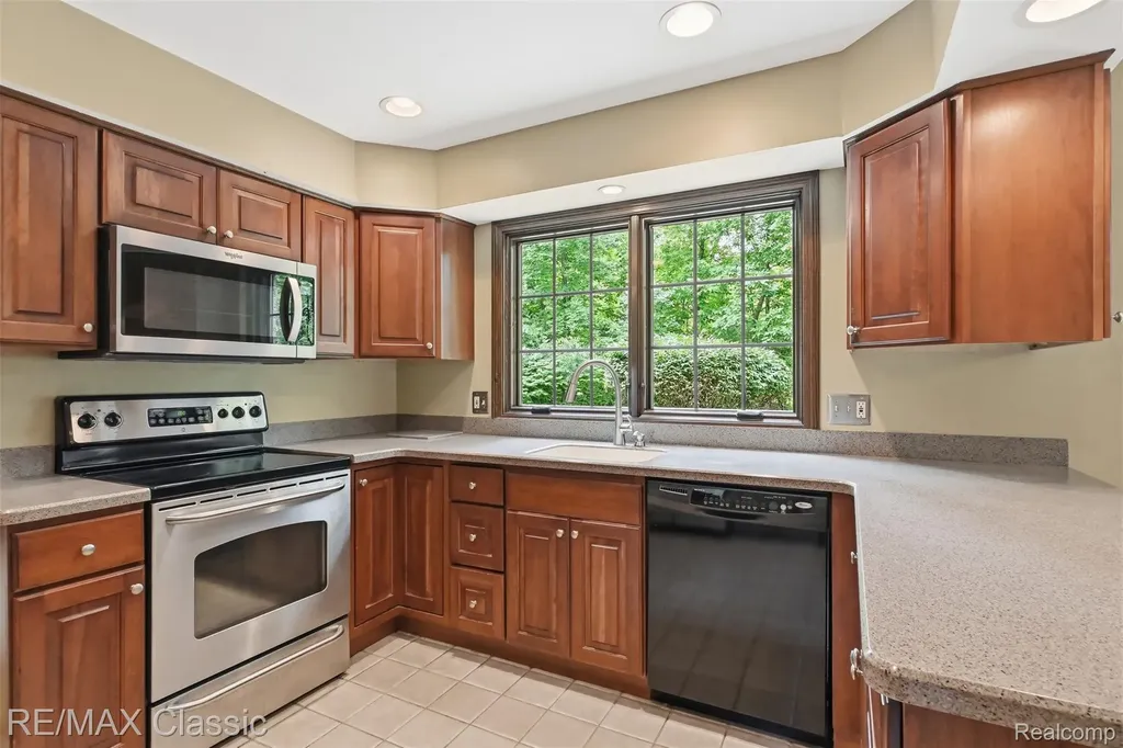 45451 Woodleigh Way Plymouth Charter Township MI 48170