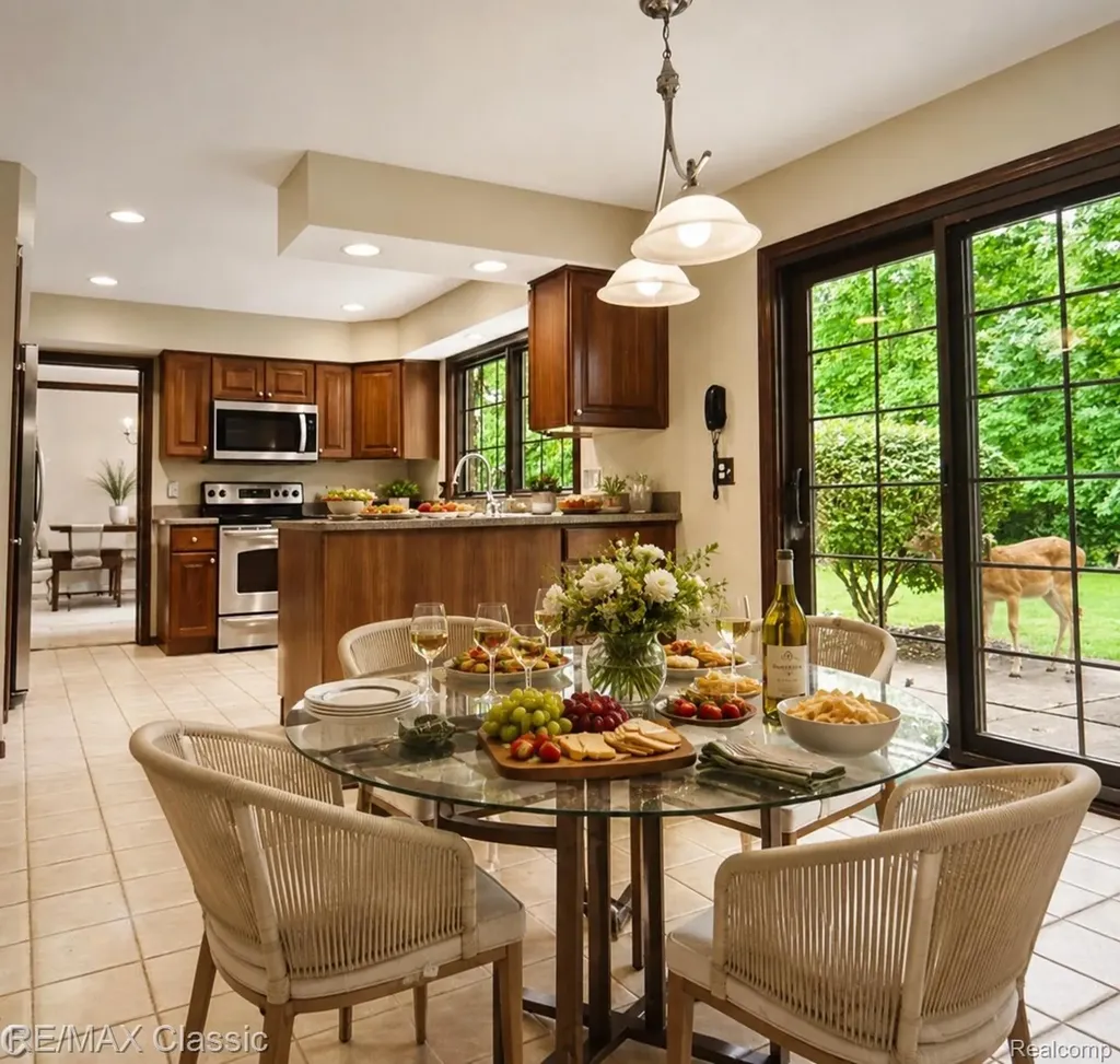 45451 Woodleigh Way Plymouth Charter Township MI 48170