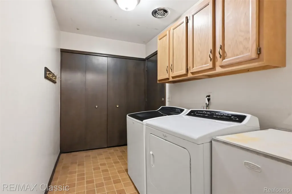 45451 Woodleigh Way Plymouth Charter Township MI 48170