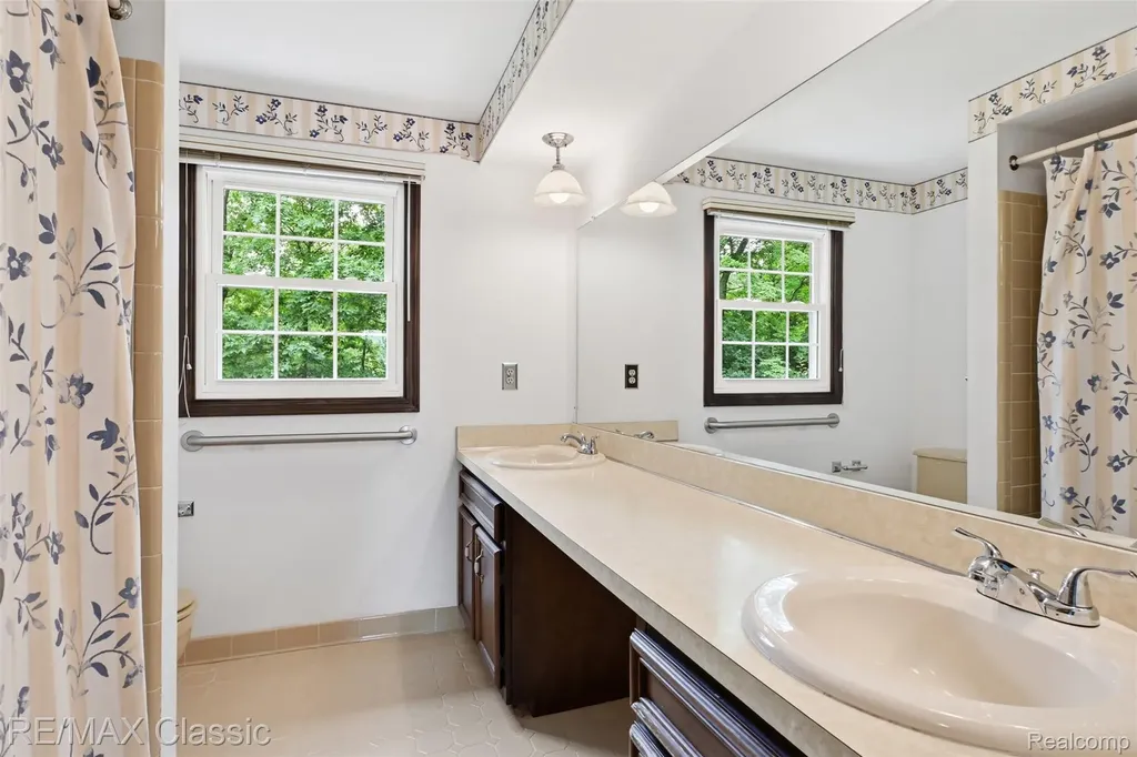 45451 Woodleigh Way Plymouth Charter Township MI 48170