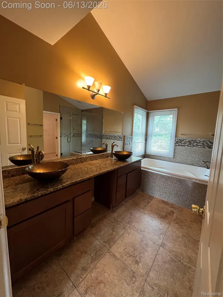 45475 Irvine Drive Novi City MI 48374