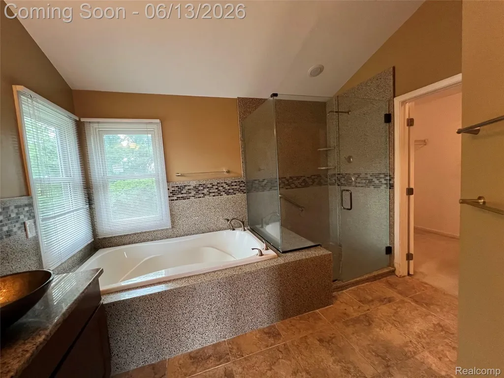 45475 Irvine Drive Novi City MI 48374