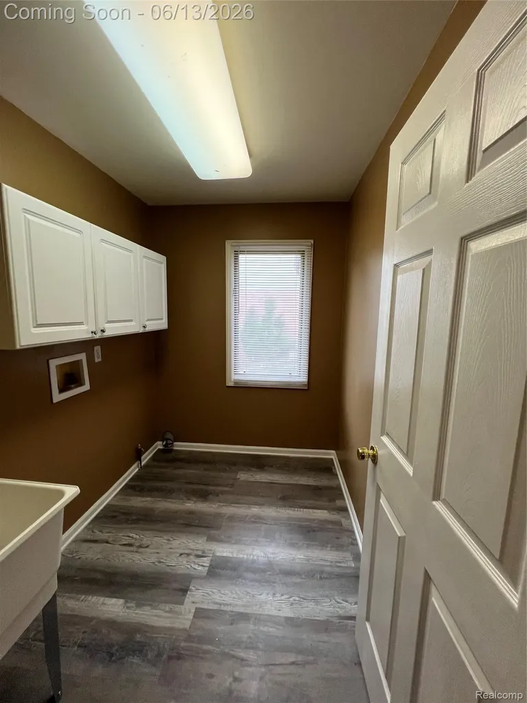 45475 Irvine Drive Novi City MI 48374